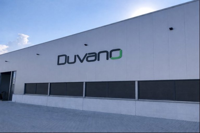 Duvano maakt de cirkel rond