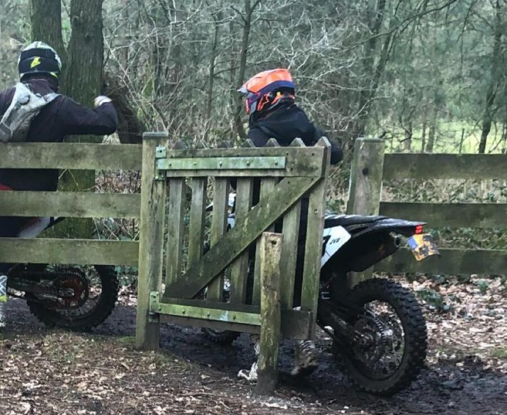 Motorcrossers in bos