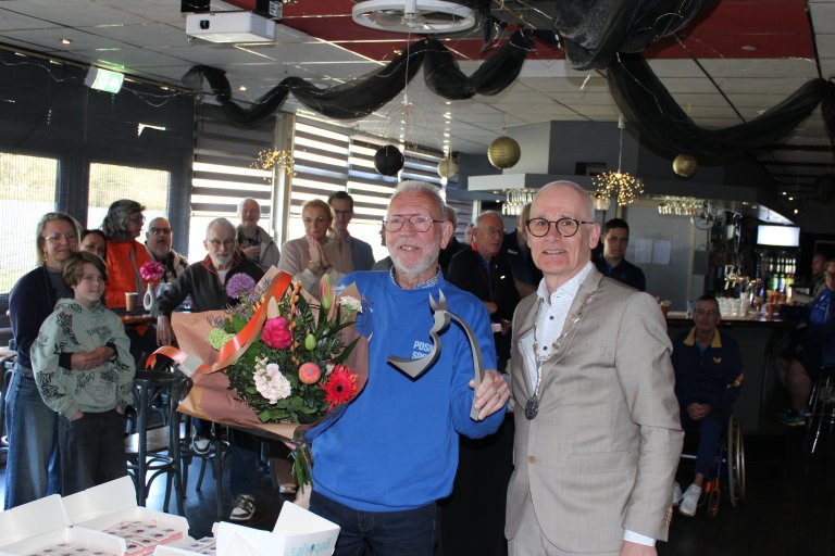 Osje van Verdienste voor de heer Adri van der Heijden