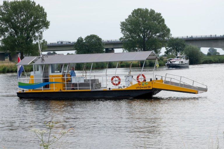 Fiets- en voetveren Ravenstein en Batenburg blijven varen