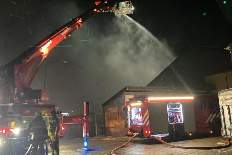 Grote brand bij agrarisch bedrijf